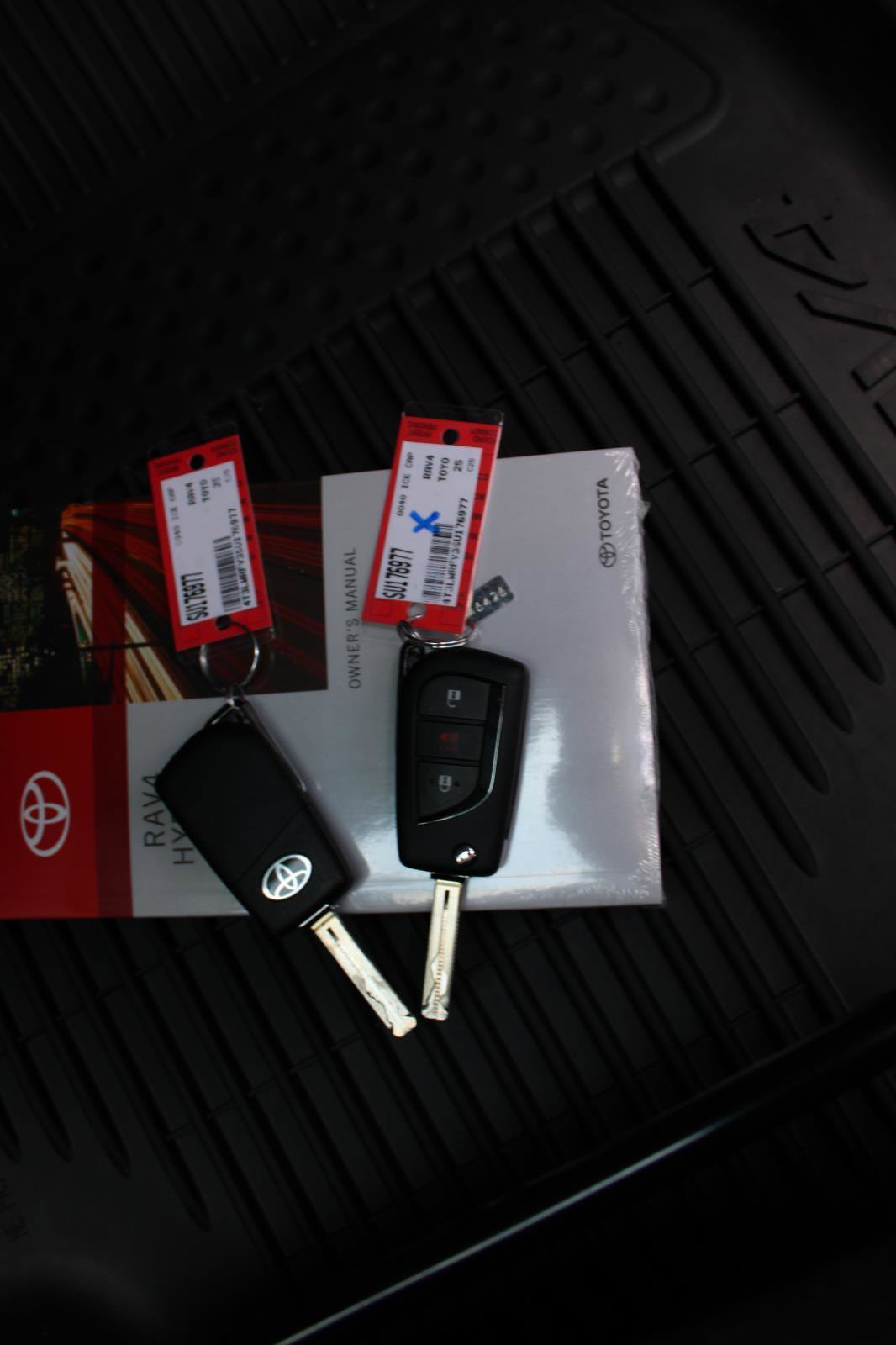 Used 2025 Toyota RAV4 LE AWD/4WD image 31