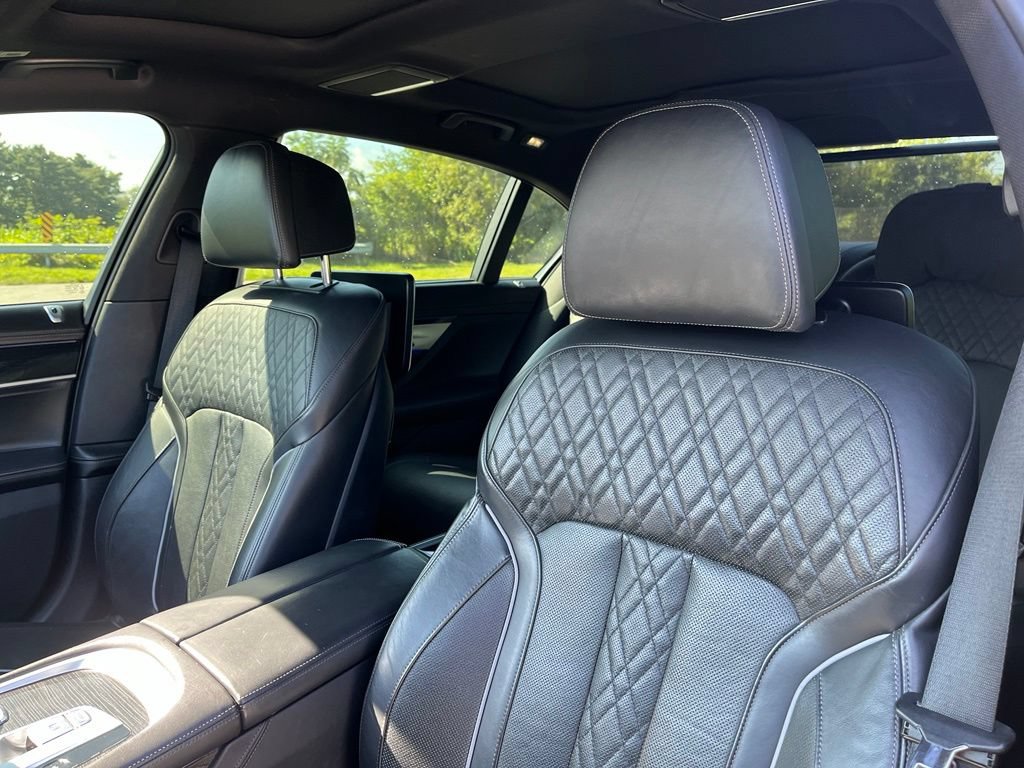 Used 2019 BMW 750i xDrive AWD/4WD image 17
