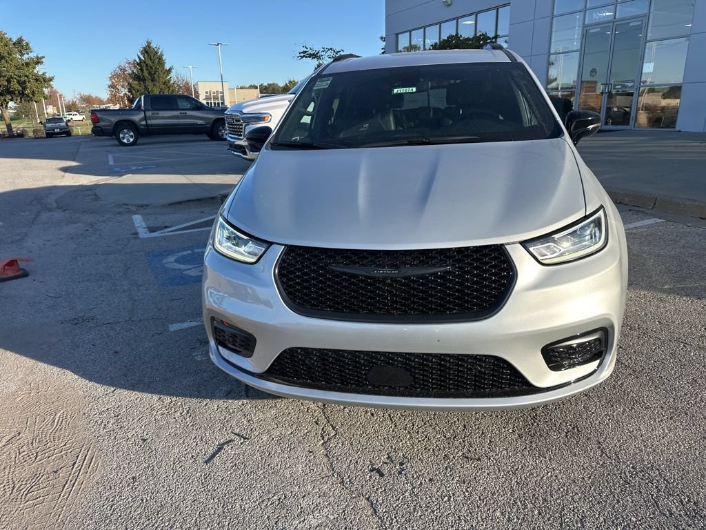 New 2026 Chrysler Pacifica Select FWD image 10
