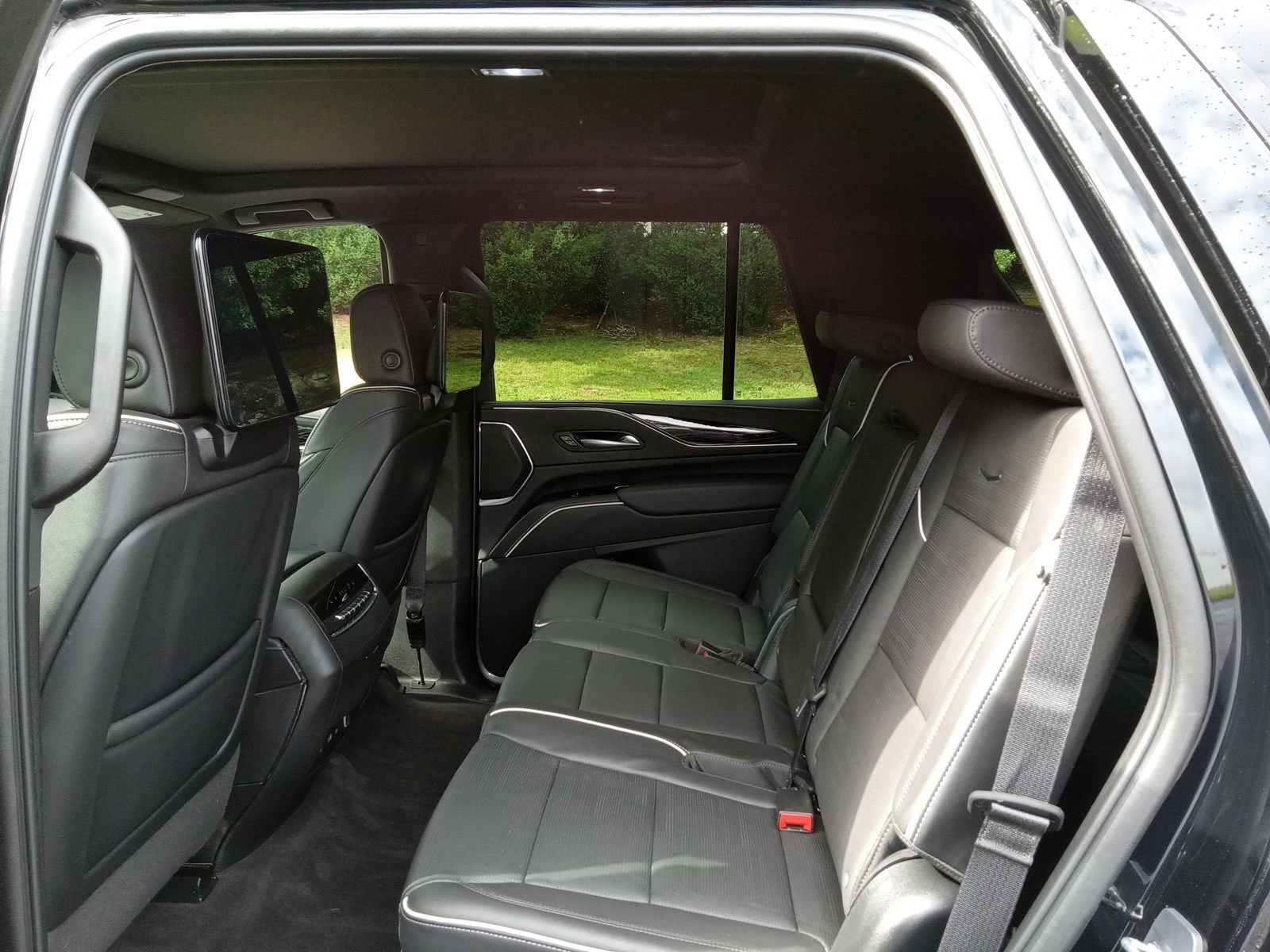 Used 2023 Cadillac Escalade Sport w/ LPO, ONYX Package AWD/4WD image 25