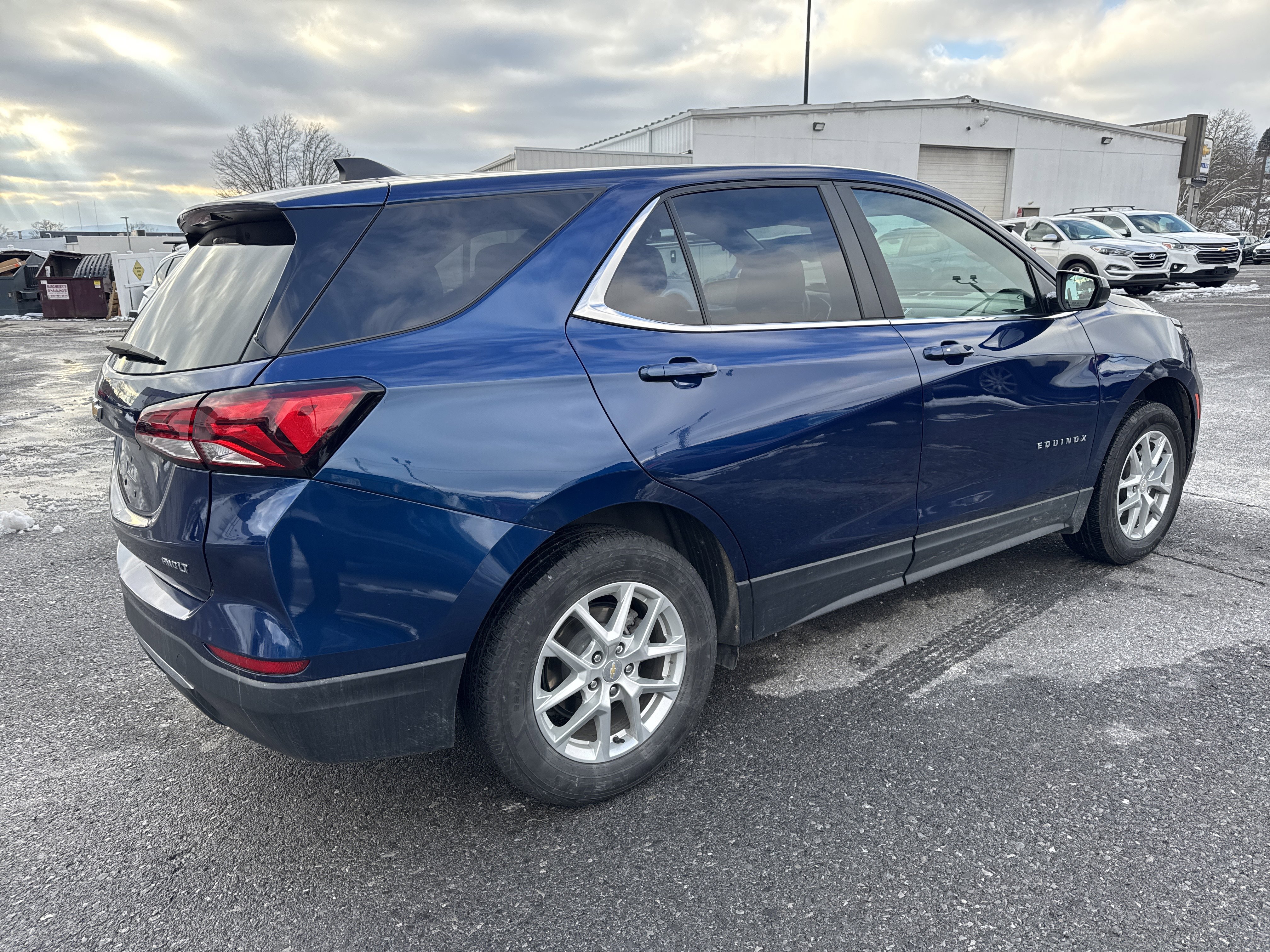 Used 2023 Chevrolet Equinox LT image 3