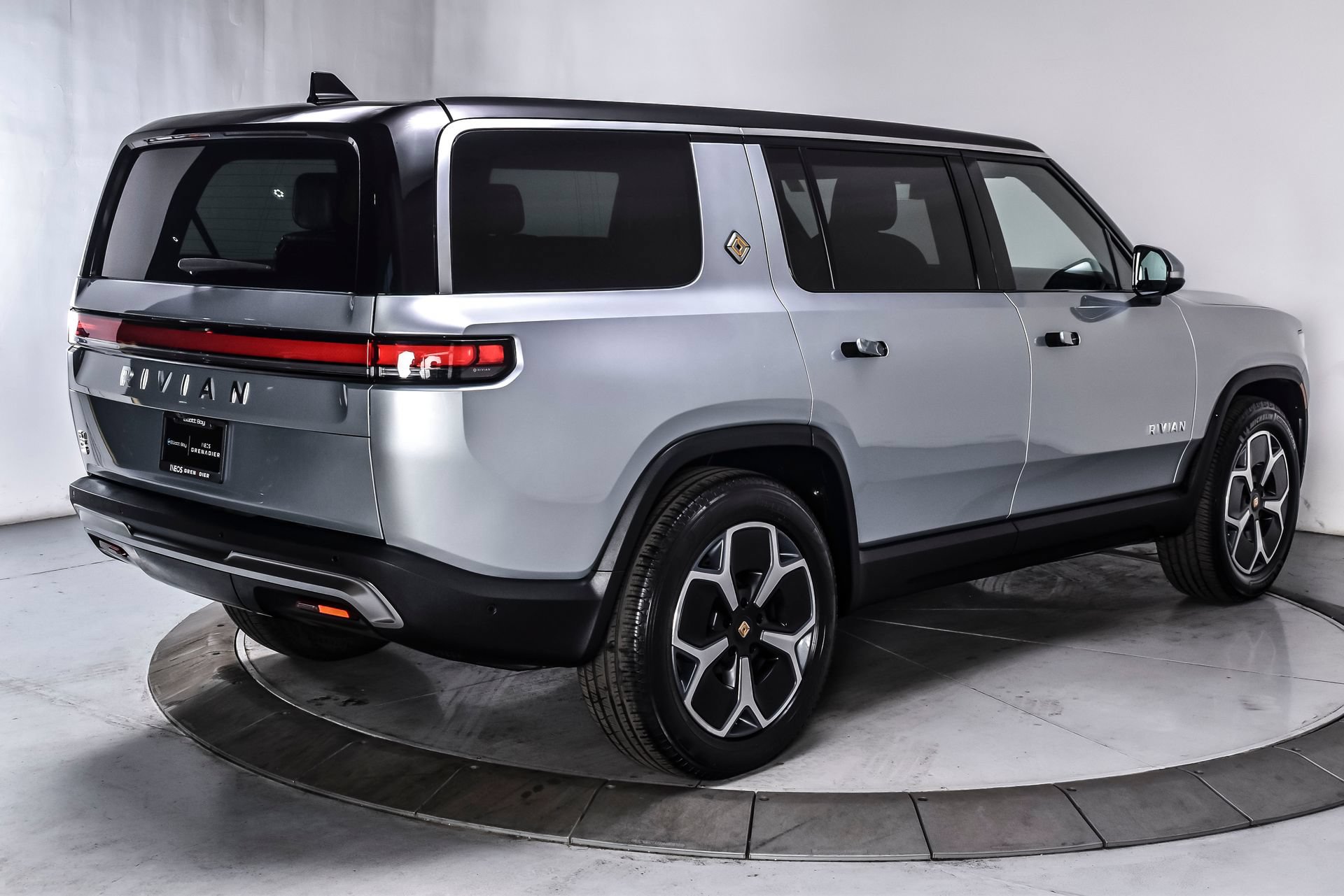 Used 2024 Rivian R1S Adventure AWD/4WD image 6