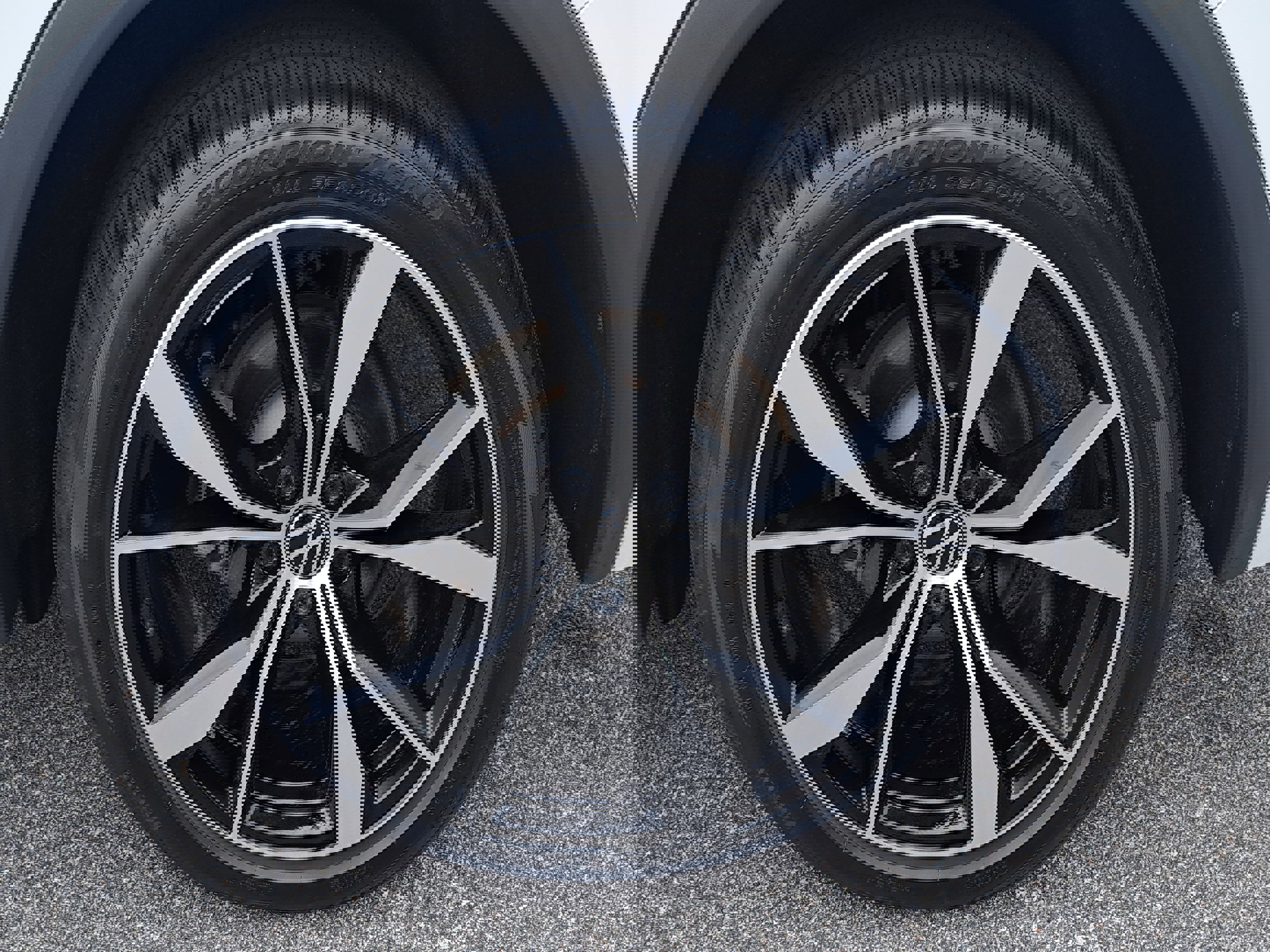 Certified 2024 Volkswagen Tiguan SEL R-Line image 32