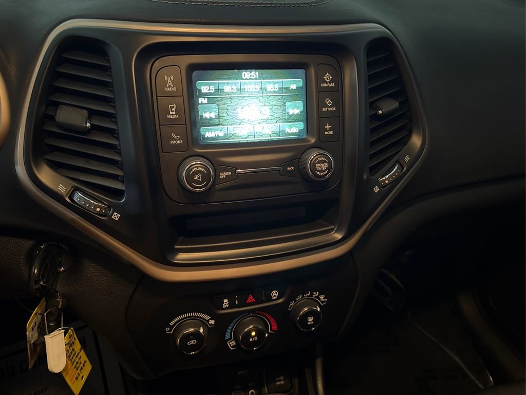 Used 2018 Jeep Cherokee Latitude image 27