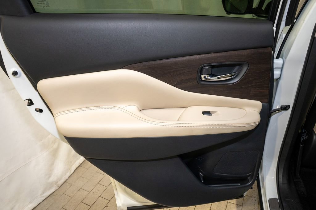 Certified 2024 Nissan Murano Platinum w/ Cargo Package image 11