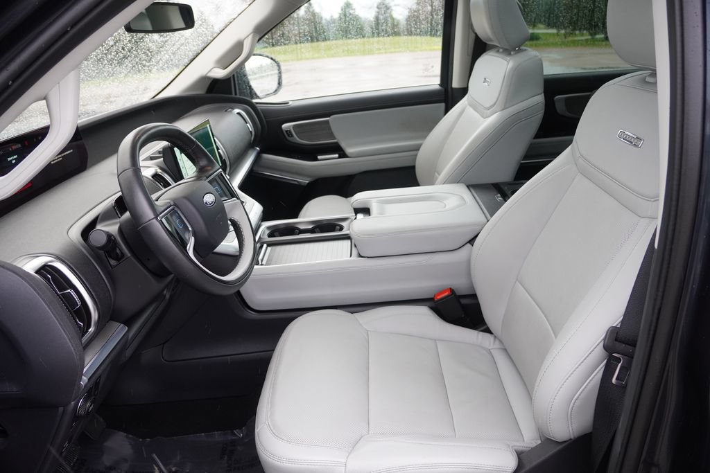 Certified 2025 Ford Expedition Max Platinum w/ Driver's Package AWD/4WD image 16