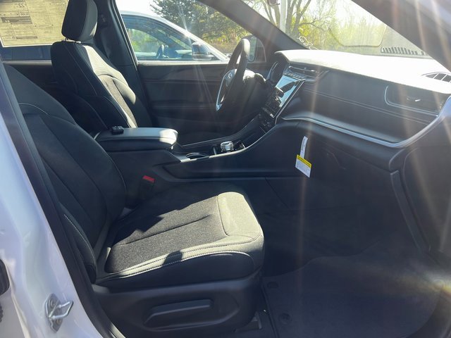 New 2025 Jeep Grand Cherokee Laredo X w/ Luxury Tech Group I image 10