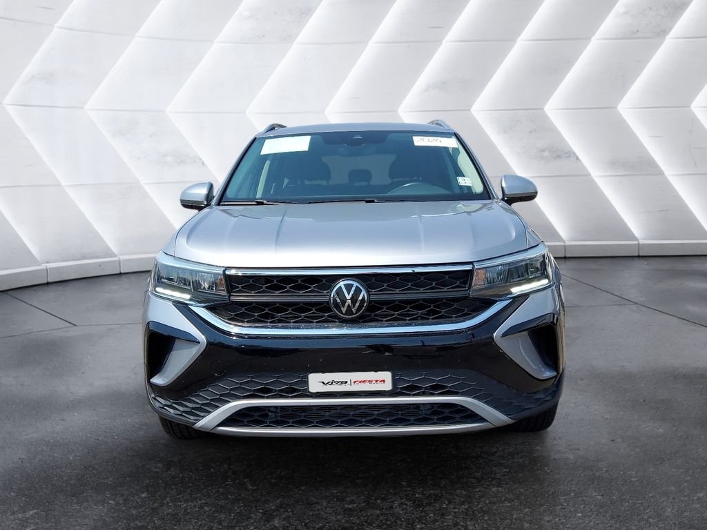 Used 2024 Volkswagen Taos SE FWD image 2