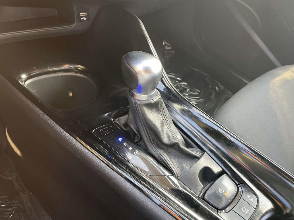 Used 2021 Toyota C-HR XLE image 43