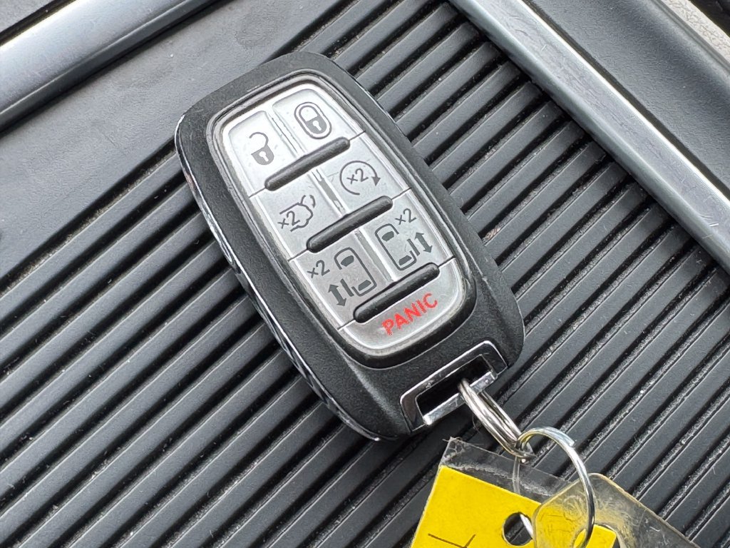 Used 2024 Chrysler Pacifica Touring-L FWD image 33