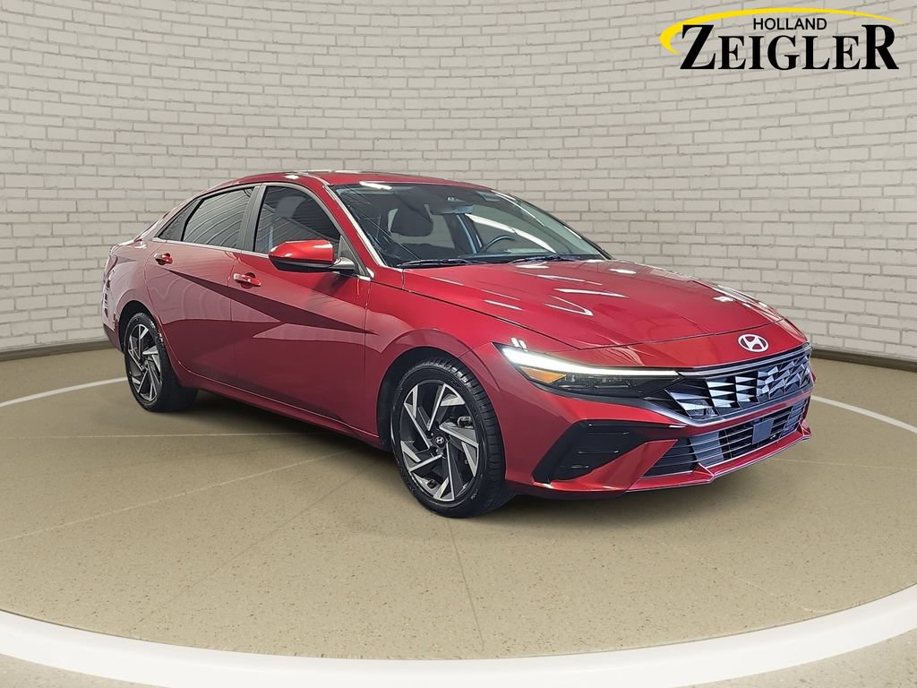 Certified 2025 Hyundai Elantra SEL FWD image 3