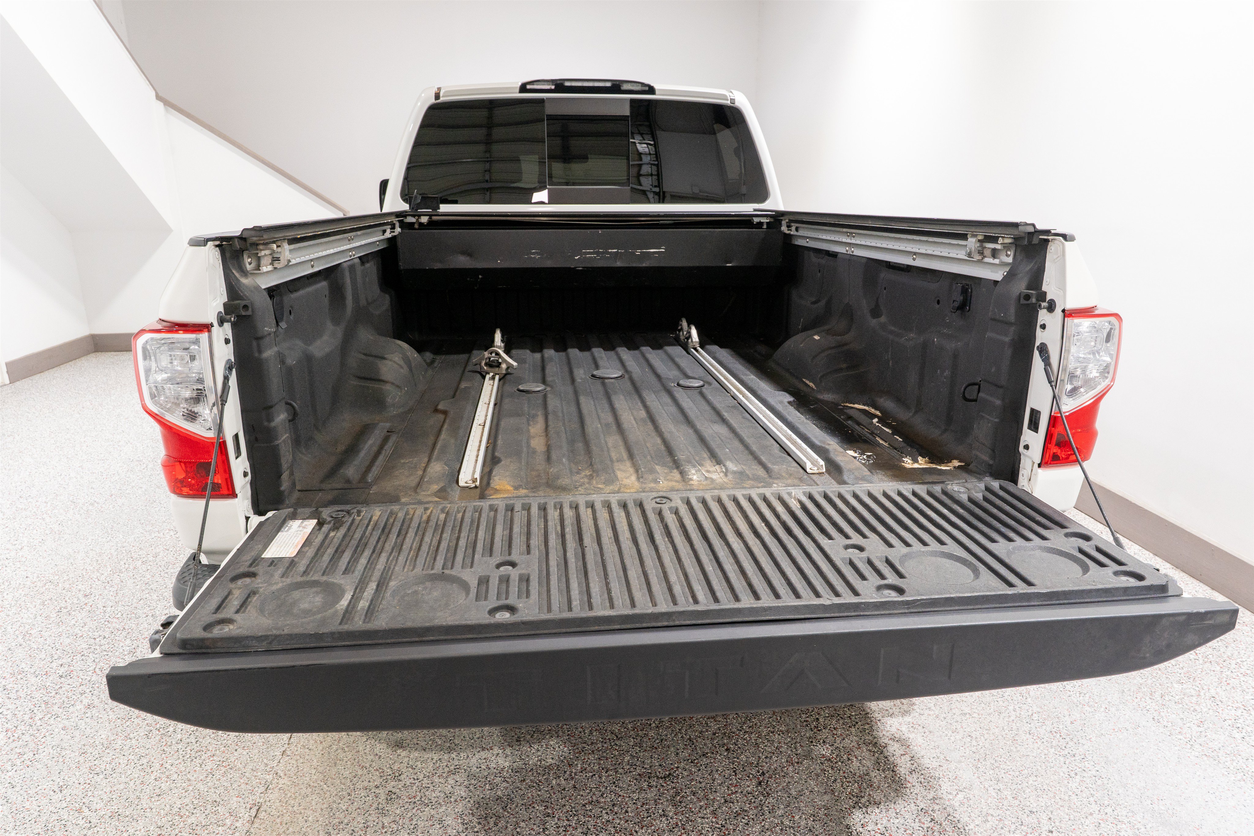 Used 2019 Nissan Titan SL w/ Midnight Edition AWD/4WD image 12