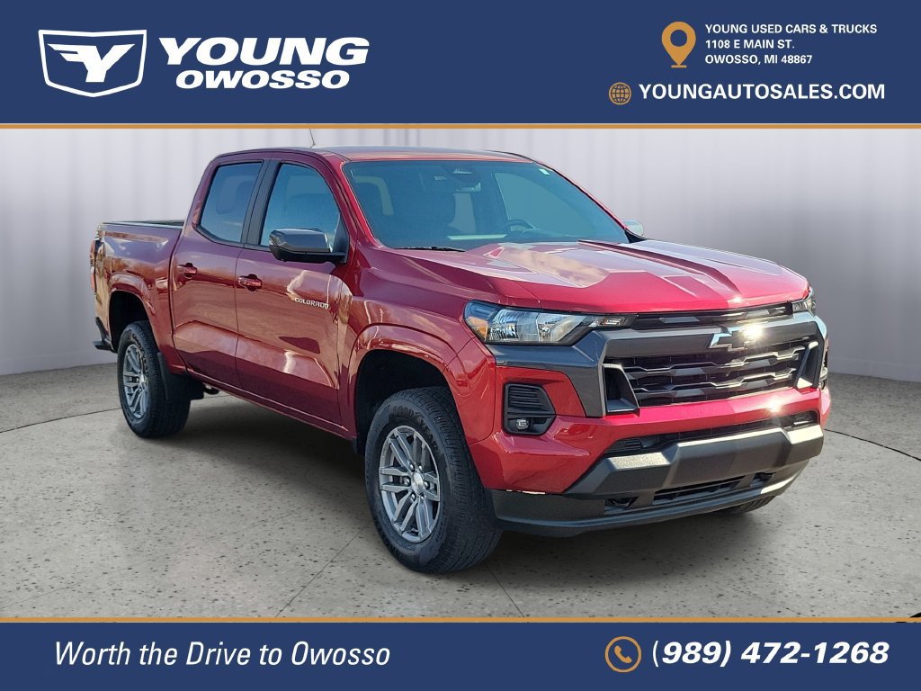 Used 2024 Chevrolet Colorado LT w/ LT Convenience Package II AWD/4WD image 2