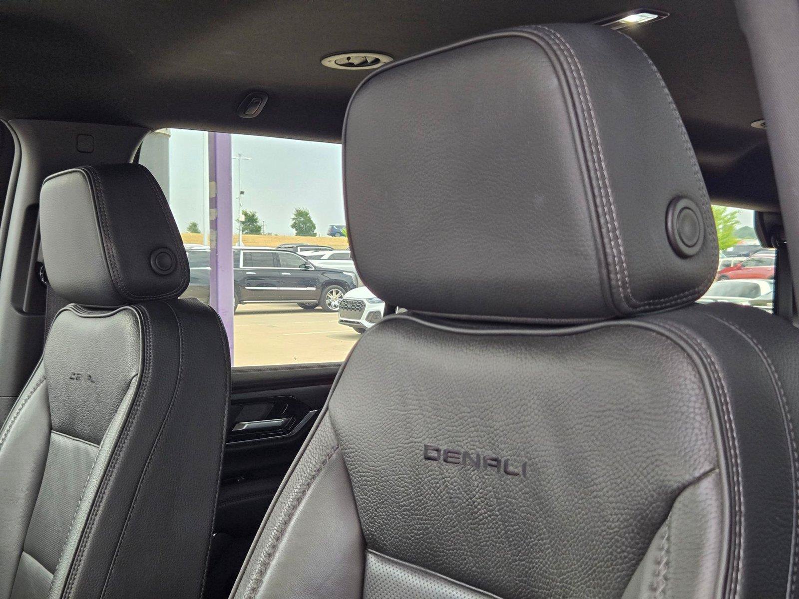Used 2025 GMC Yukon Denali AWD/4WD image 9