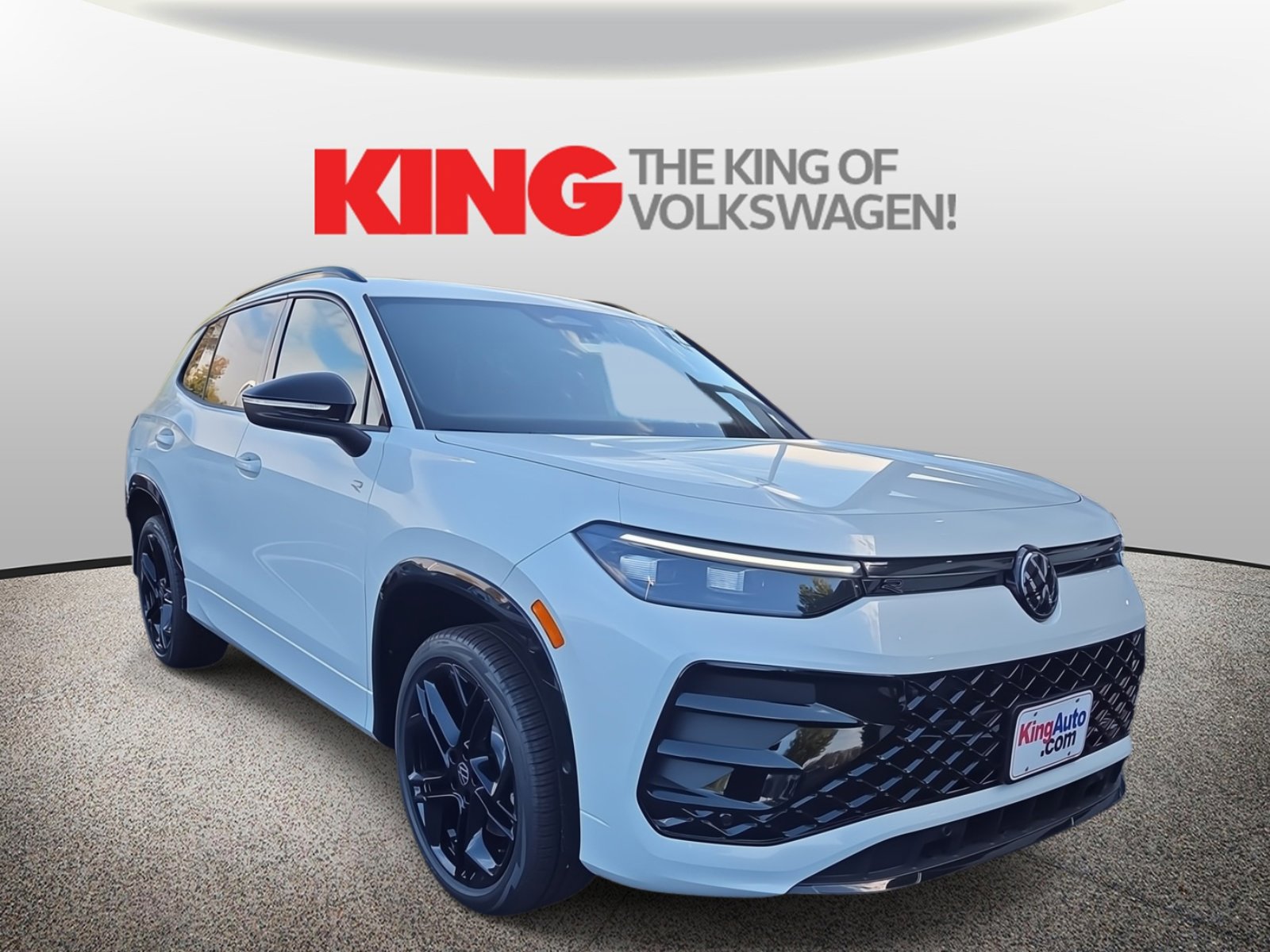 New 2025 Volkswagen Tiguan SE R-Line image 3