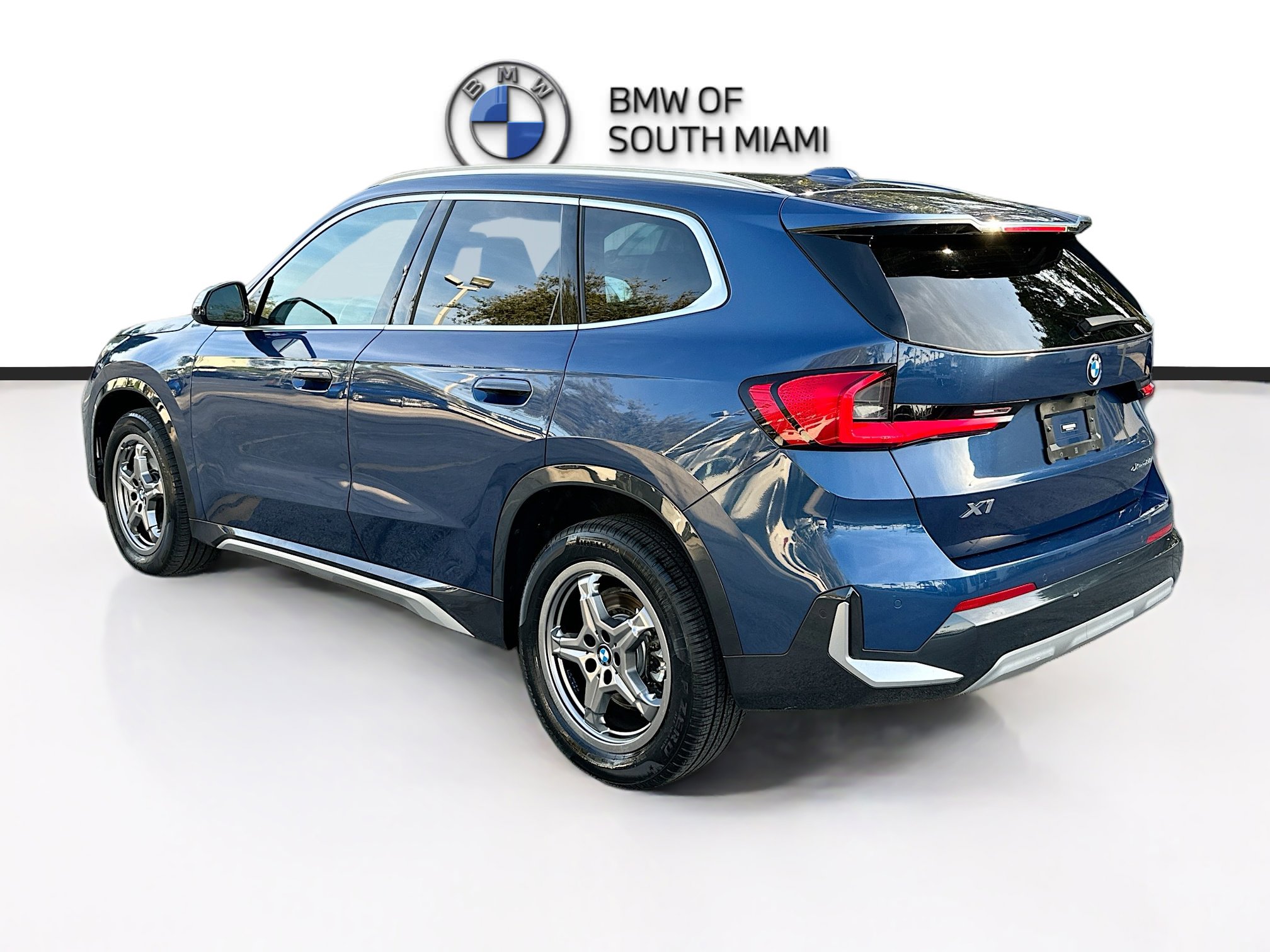 Certified 2023 BMW X1 xDrive28i image 5