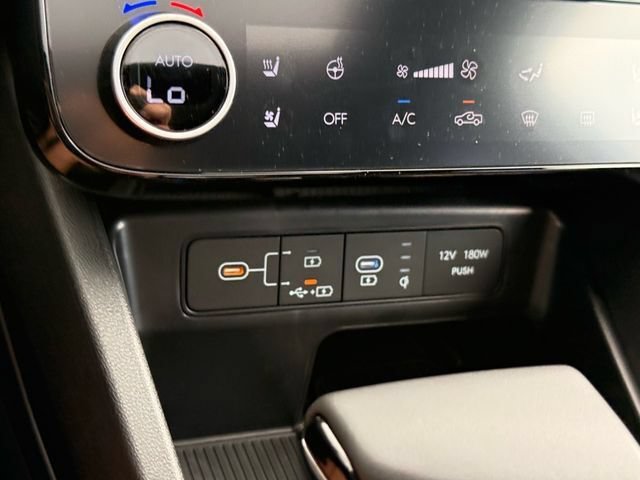 Used 2025 Hyundai Santa Cruz Limited AWD/4WD image 18
