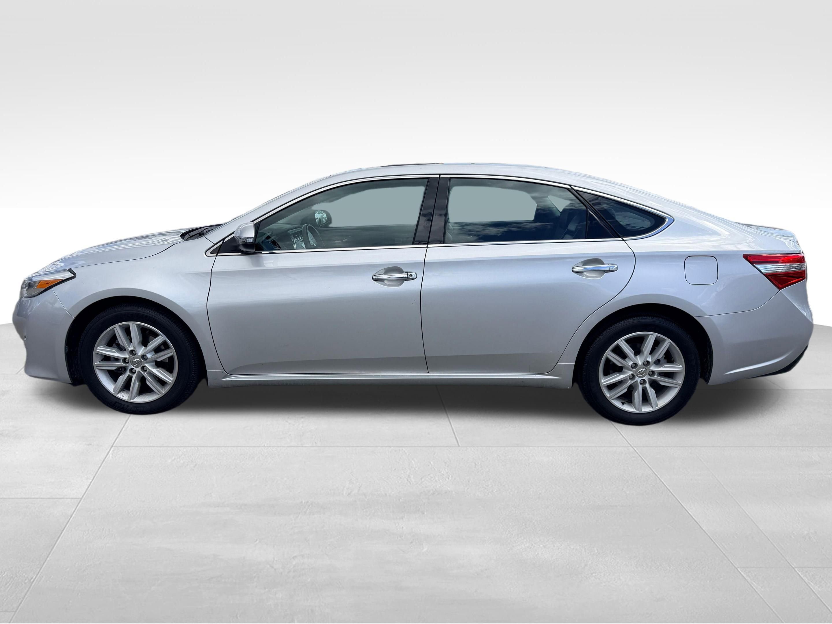 Used 2014 Toyota Avalon XLE Premium FWD image 10