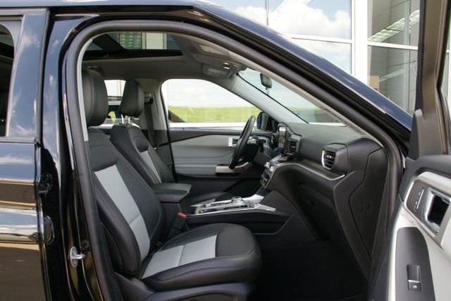 Certified 2022 Ford Explorer XLT w/ Equipment Group 202A AWD/4WD image 40