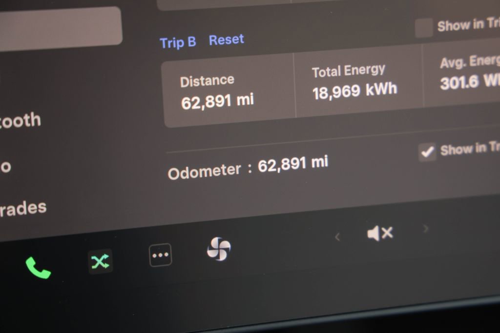 Used 2023 Tesla Model Y Long Range AWD/4WD image 11