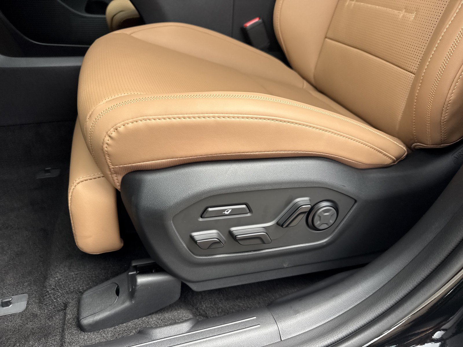 New 2027 Hyundai Santa Fe Calligraphy FWD image 11