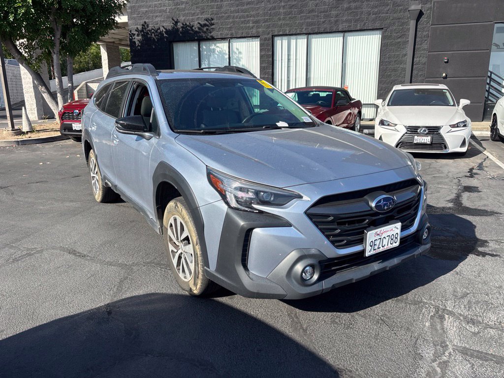 Used 2023 Subaru Outback Premium AWD/4WD image 2