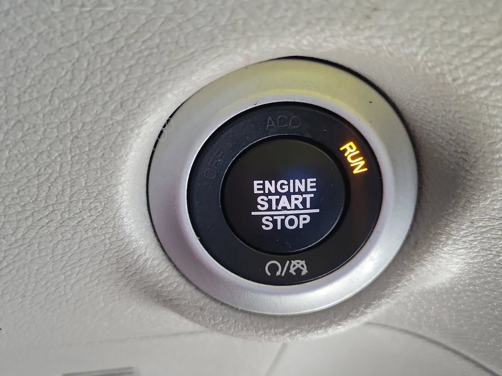 Used 2023 Chrysler Pacifica Touring-L FWD image 37