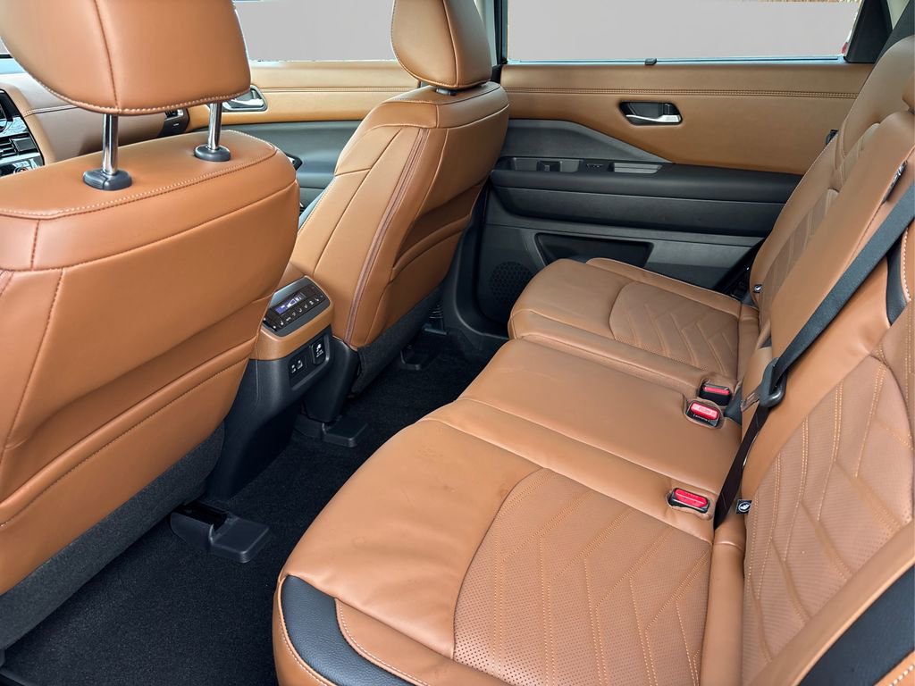 New 2025 Nissan Pathfinder Platinum w/ Lighting Package (N92) image 10