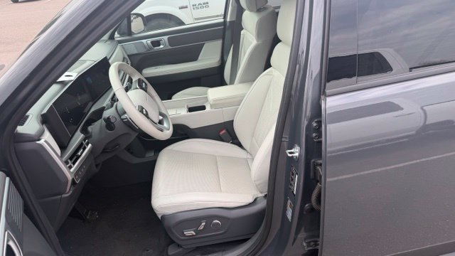 Used 2026 Hyundai Santa Fe SEL AWD/4WD image 16