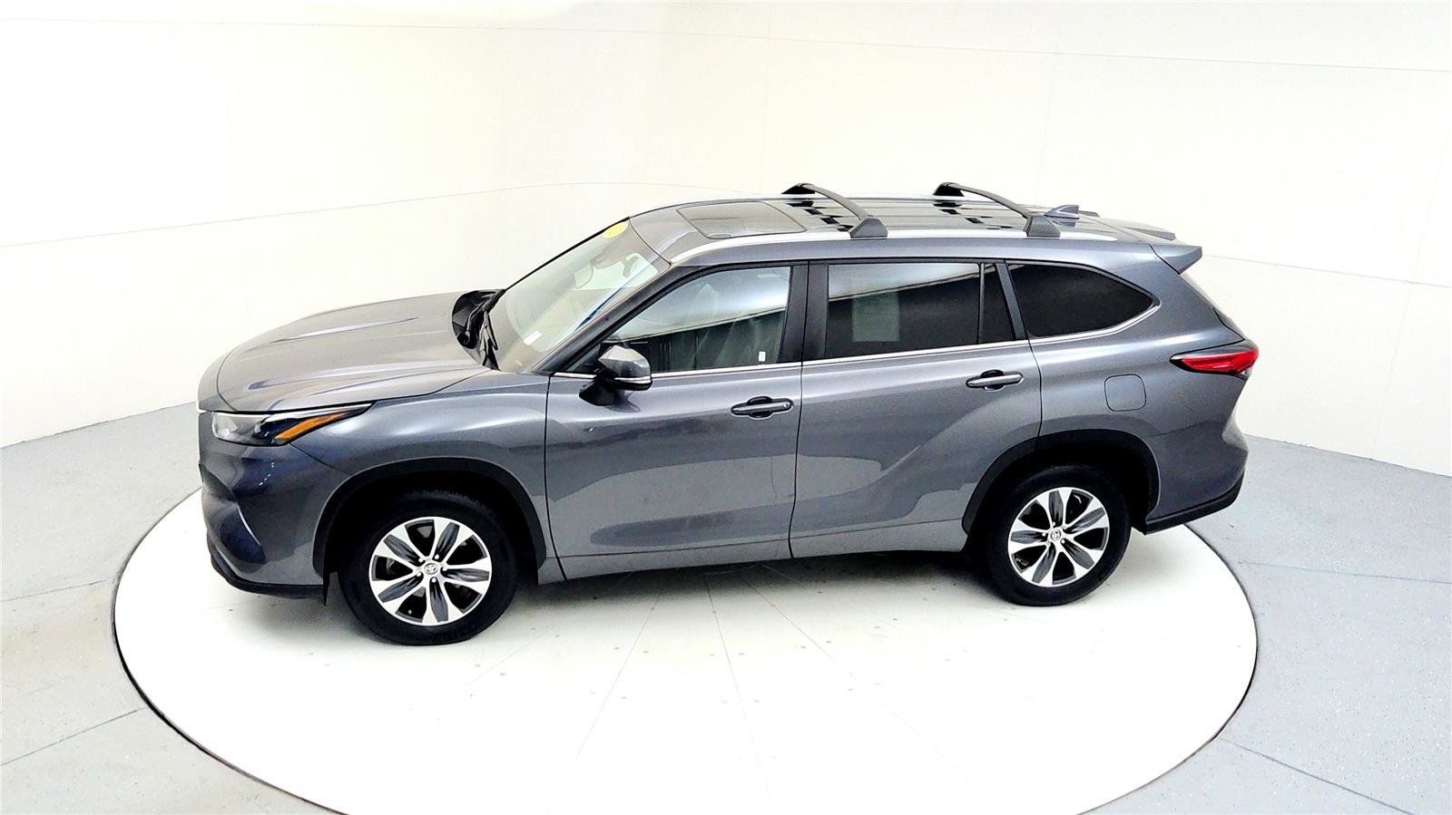 Certified 2023 Toyota Highlander XLE image 15