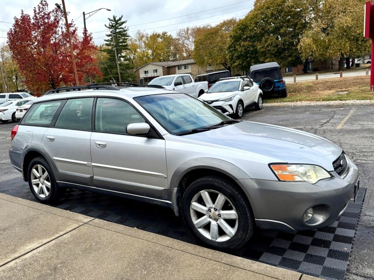 Used 2007 Subaru Outback 2.5i Limited AWD/4WD image 2
