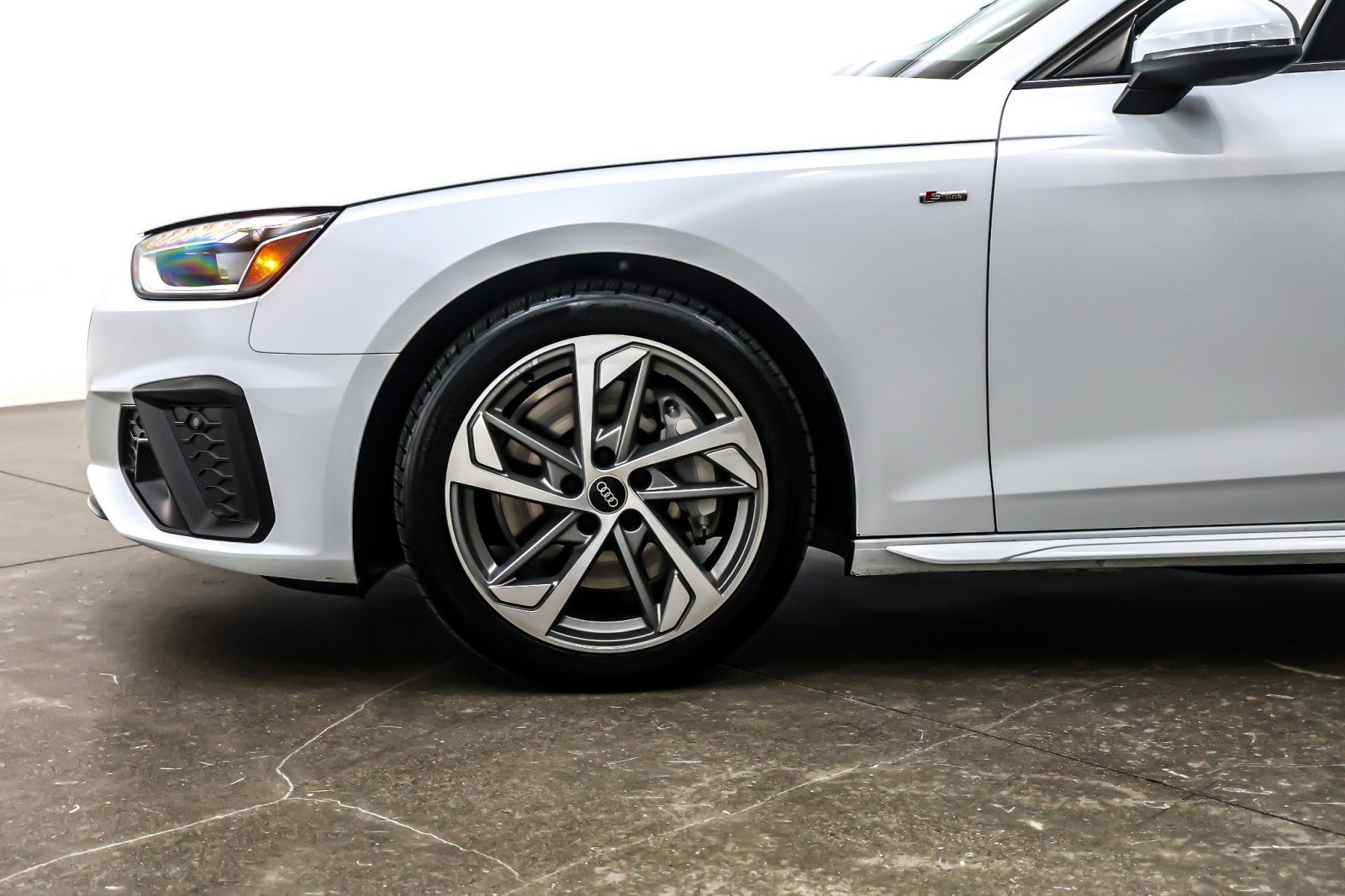 Used 2025 Audi A4 2.0T Premium w/ Convenience Package image 11