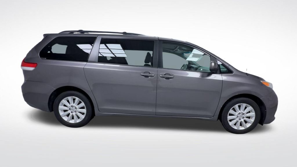 Used 2014 Toyota Sienna XLE AWD/4WD image 9