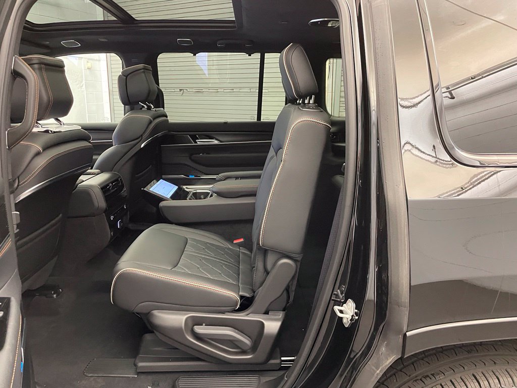 New 2026 Jeep Grand Wagoneer Summit AWD/4WD image 25