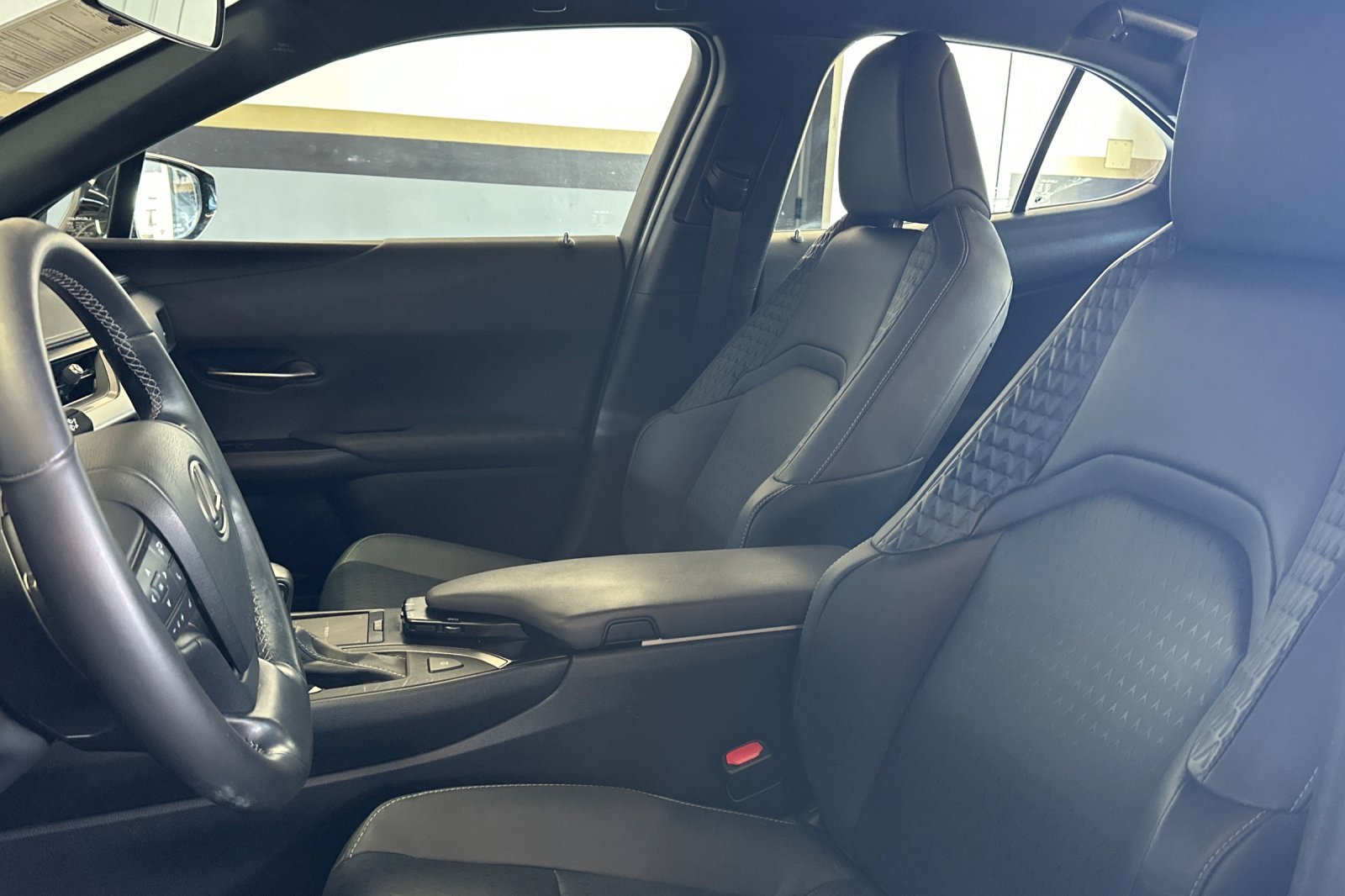 Used 2022 Lexus UX 200 w/ Accessory Package (Z2) FWD image 5