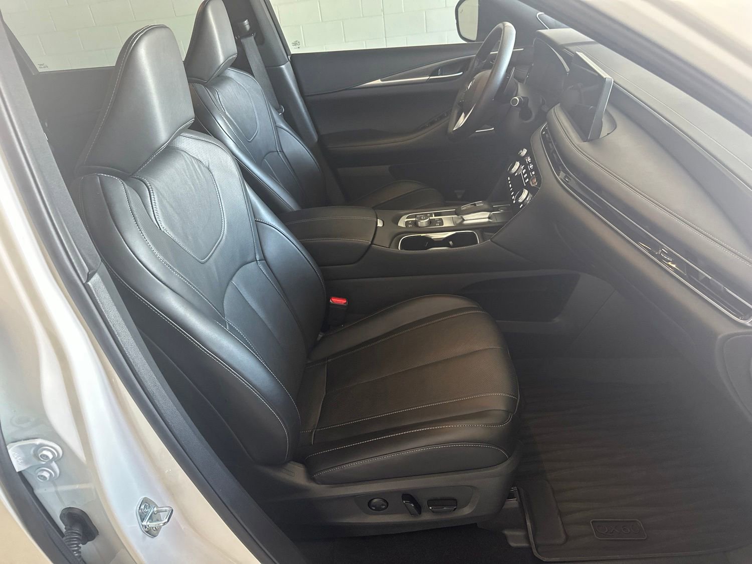 Certified 2025 INFINITI QX60 Luxe w/ Black Edition FWD image 11