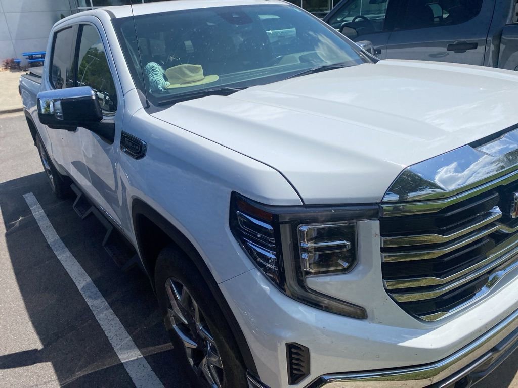 Used 2022 GMC Sierra 1500 SLT AWD/4WD image 3