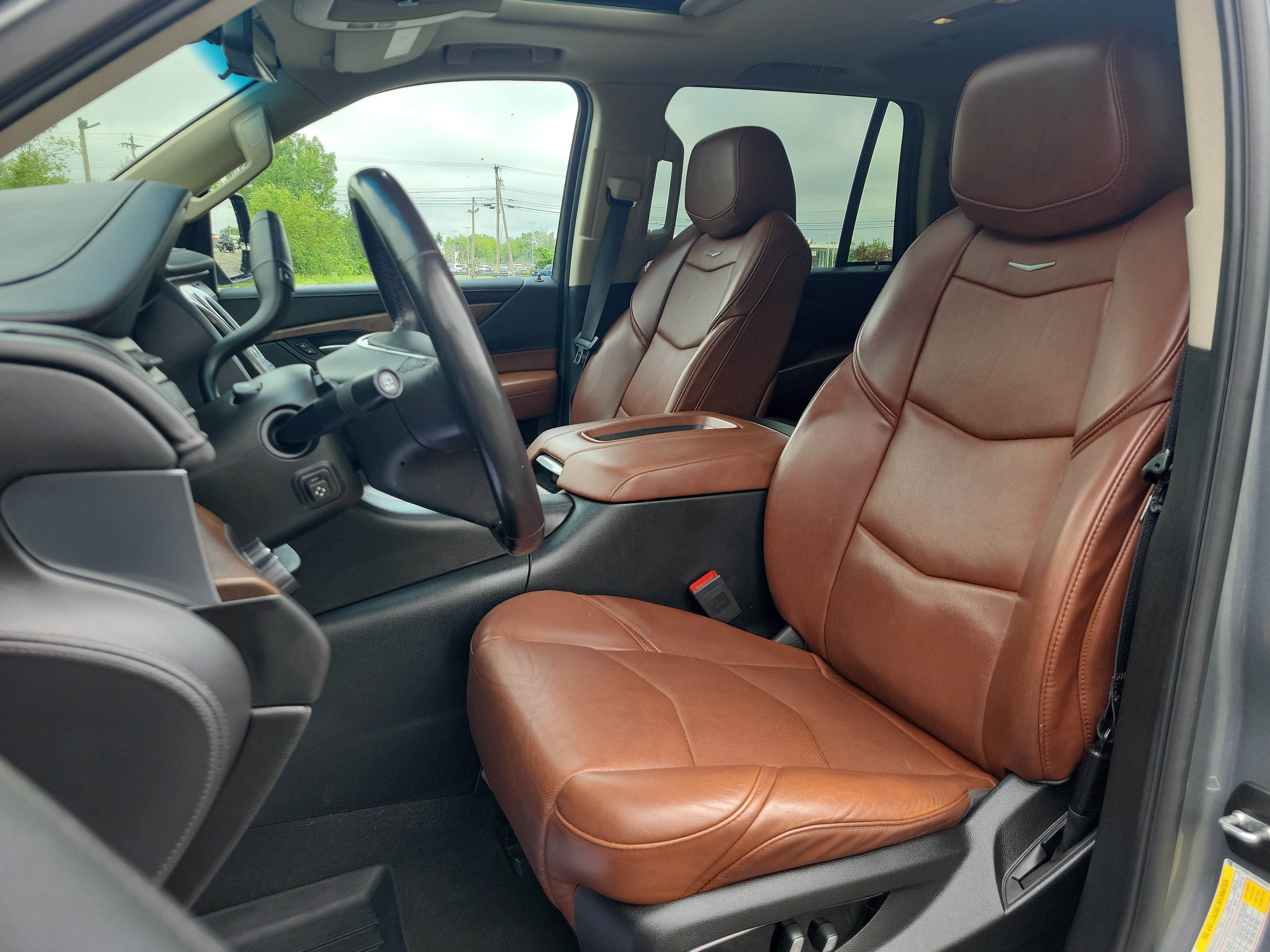 Used 2018 Cadillac Escalade Luxury AWD/4WD image 14