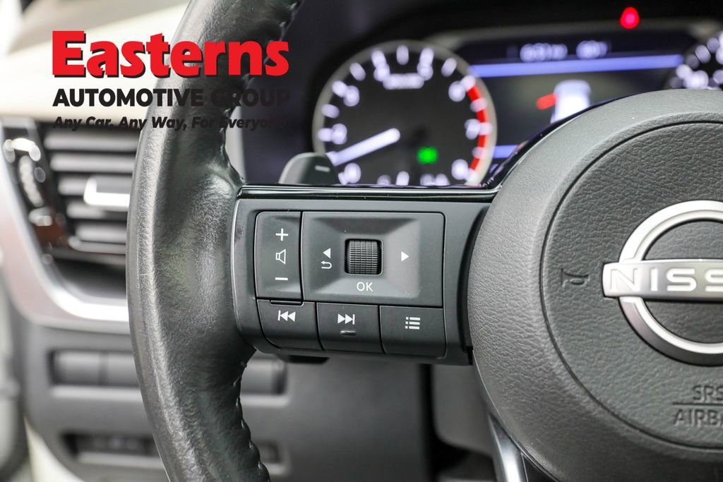 Used 2022 Nissan Rogue SV w/ SV Premium Package image 15