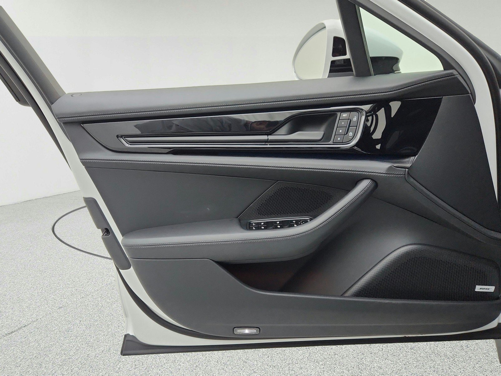 Used 2025 Porsche Panamera image 20