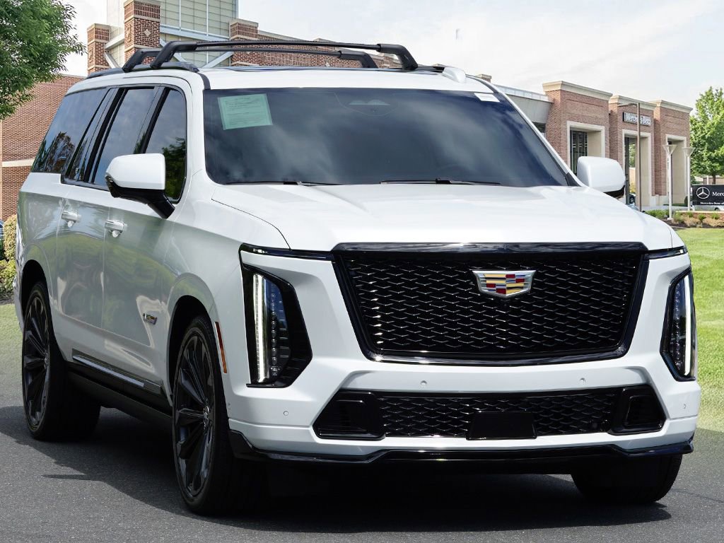 Used 2025 Cadillac Escalade ESV V image 3