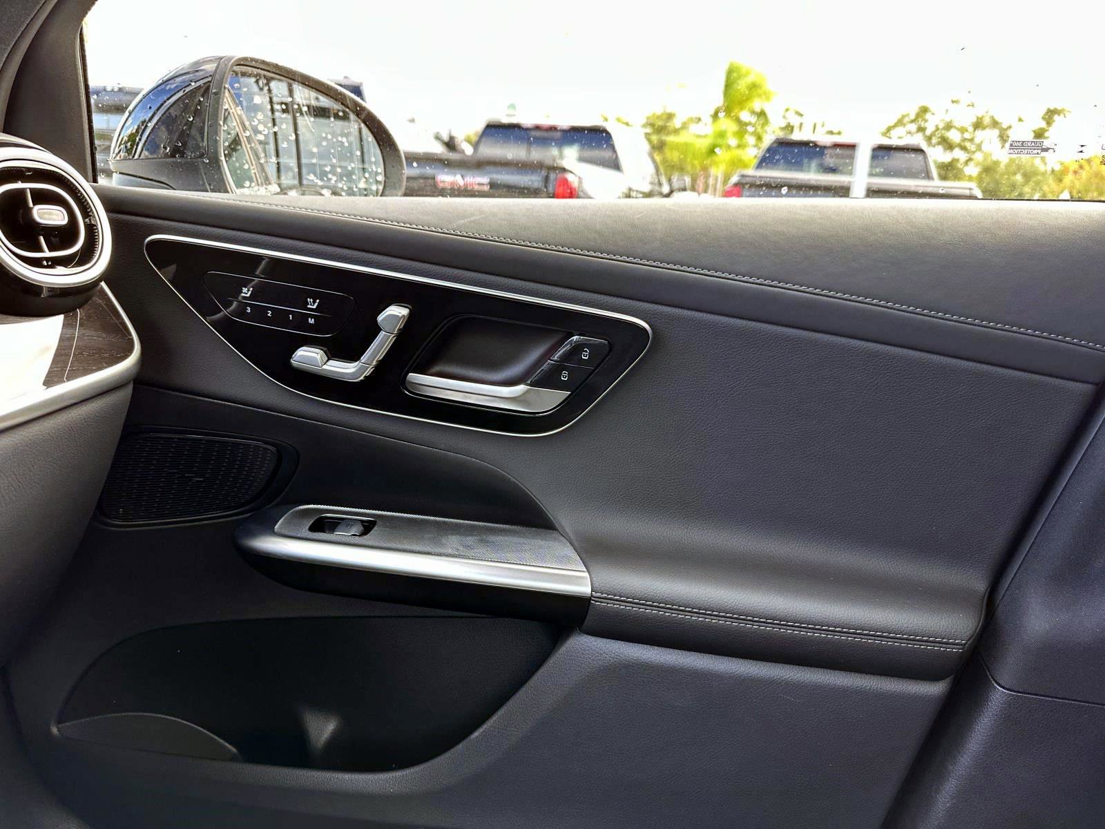 Used 2025 Mercedes-Benz GLC 300 image 25