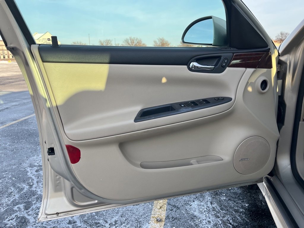 Used 2011 Chevrolet Impala LT w/ Luxury Edition Package image 11