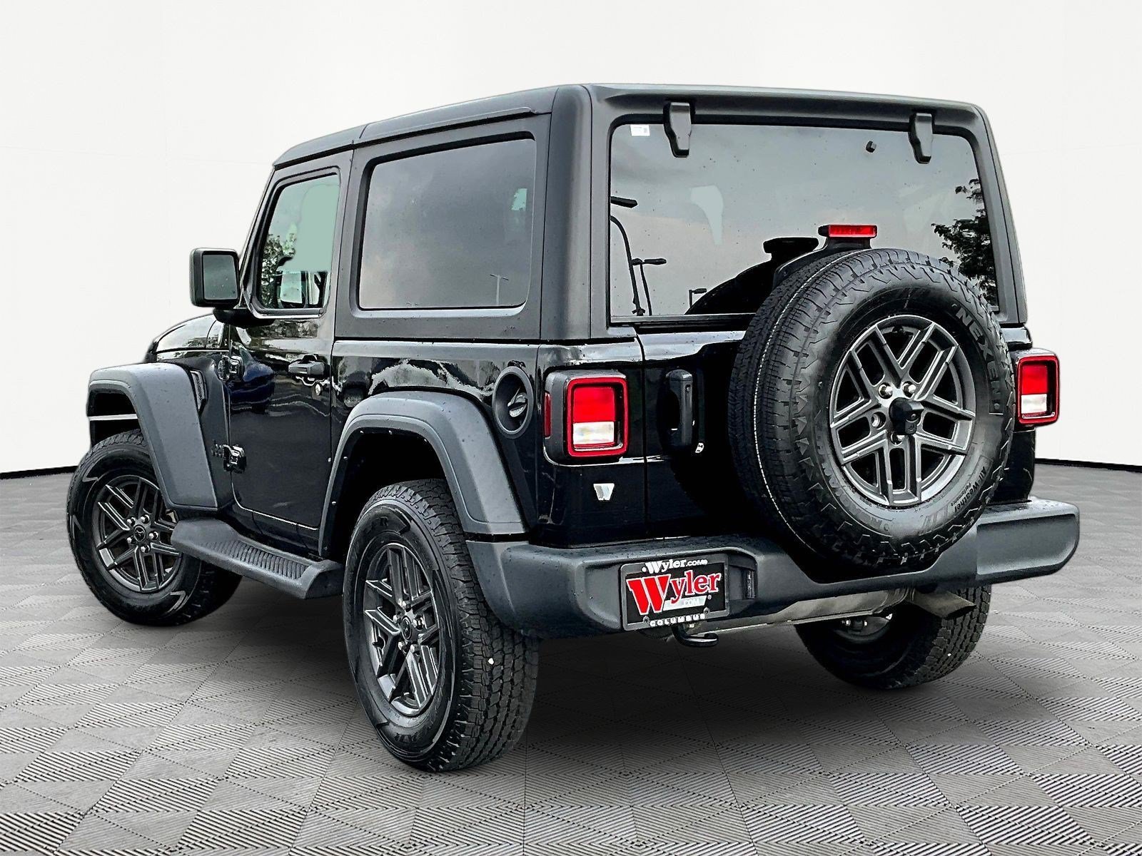 Used 2024 Jeep Wrangler Sport AWD/4WD image 4
