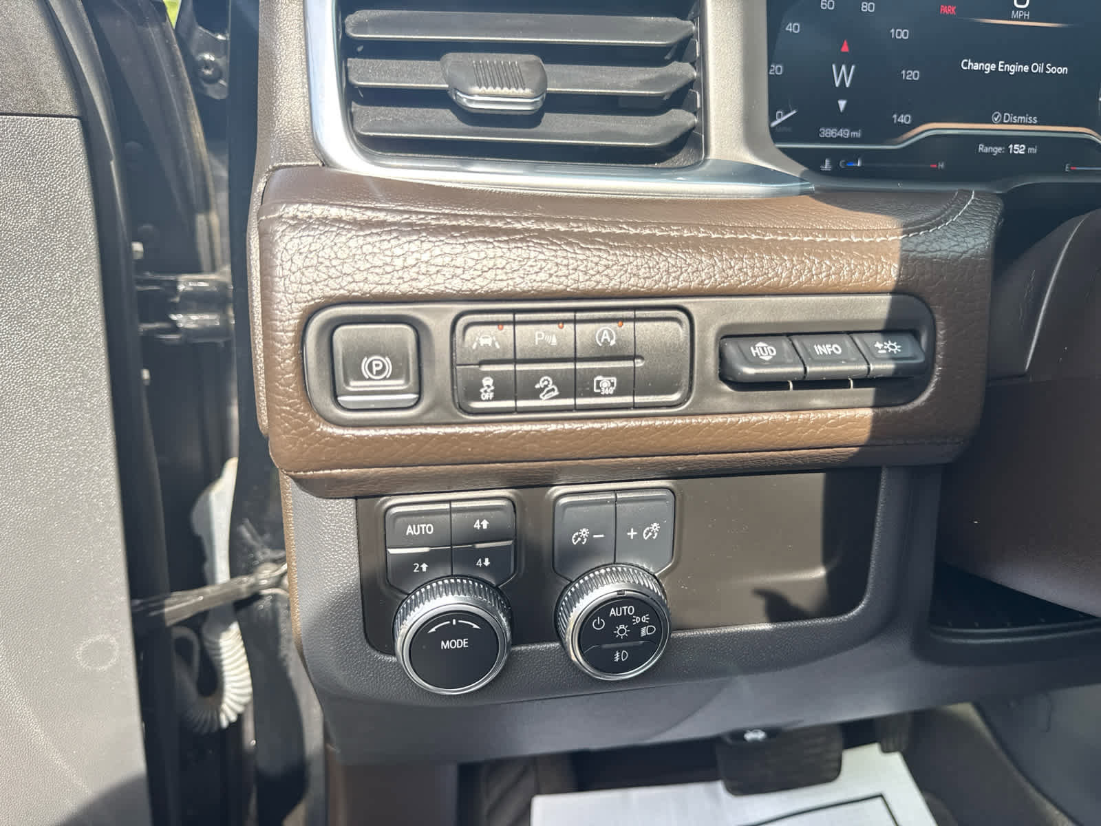Used 2023 GMC Yukon Denali AWD/4WD image 15