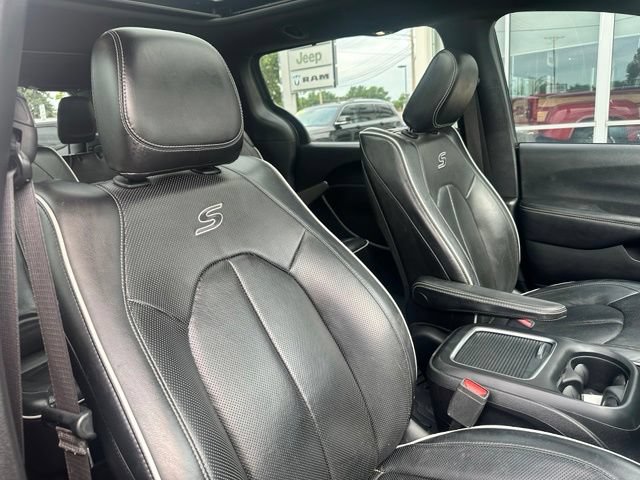 Used 2019 Chrysler Pacifica Limited w/ S Appearance Package FWD image 15