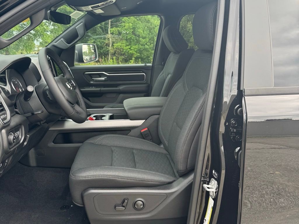 New 2026 RAM 1500 4x4 Crew Cab image 13