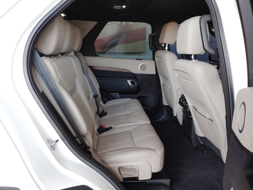 Used 2019 Land Rover Discovery HSE AWD/4WD image 17