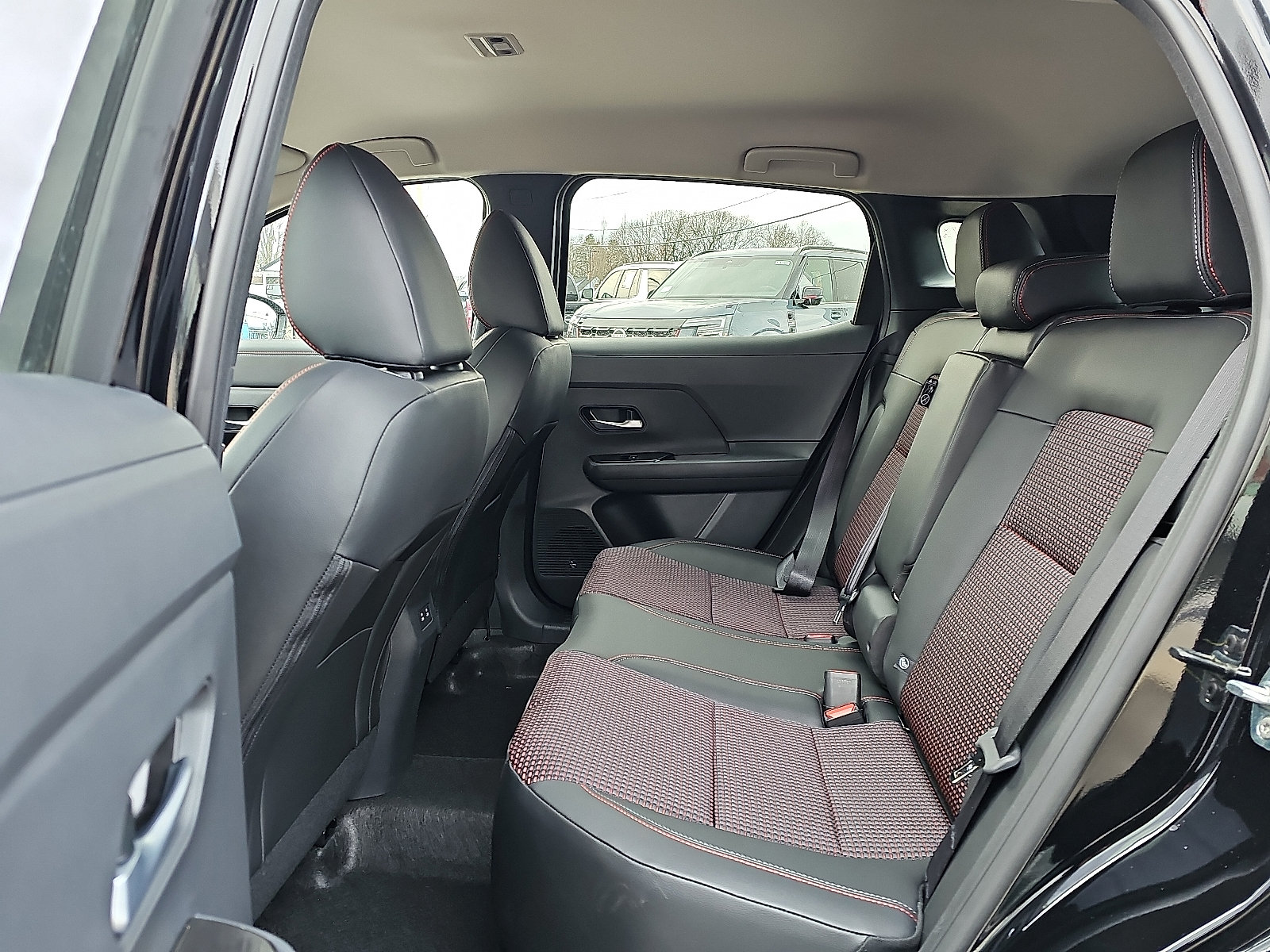 New 2026 Nissan Kicks SR w/ Cold Weather Package AWD/4WD image 7