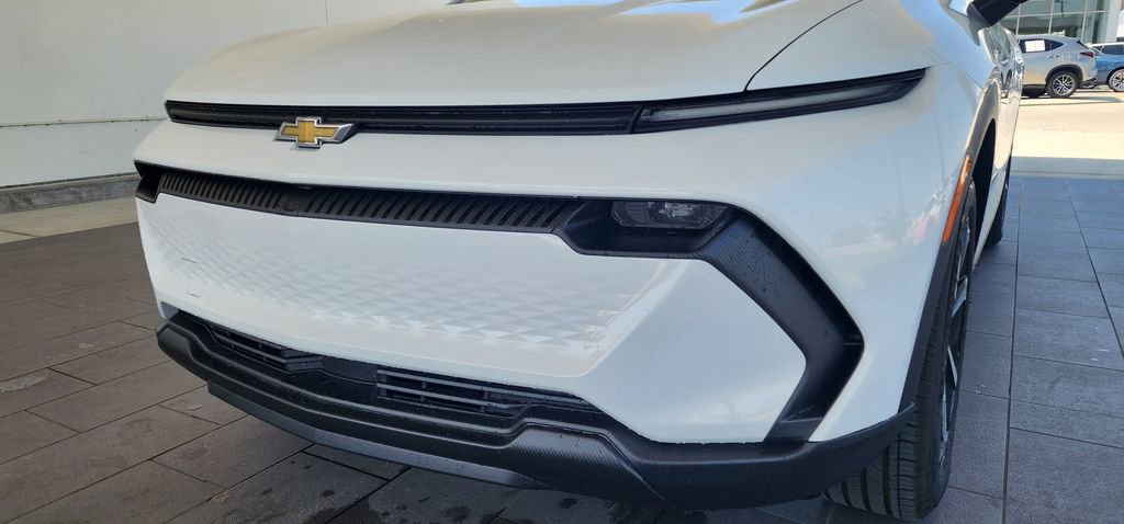 Used 2026 Chevrolet Equinox EV LT image 2